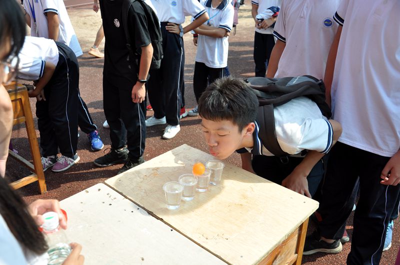 始兴县墨江中学举行2019年喜迎国庆趣味游园活动